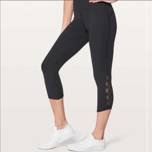 Lululemon Tied To It Crop Tights Leggings - Size 4